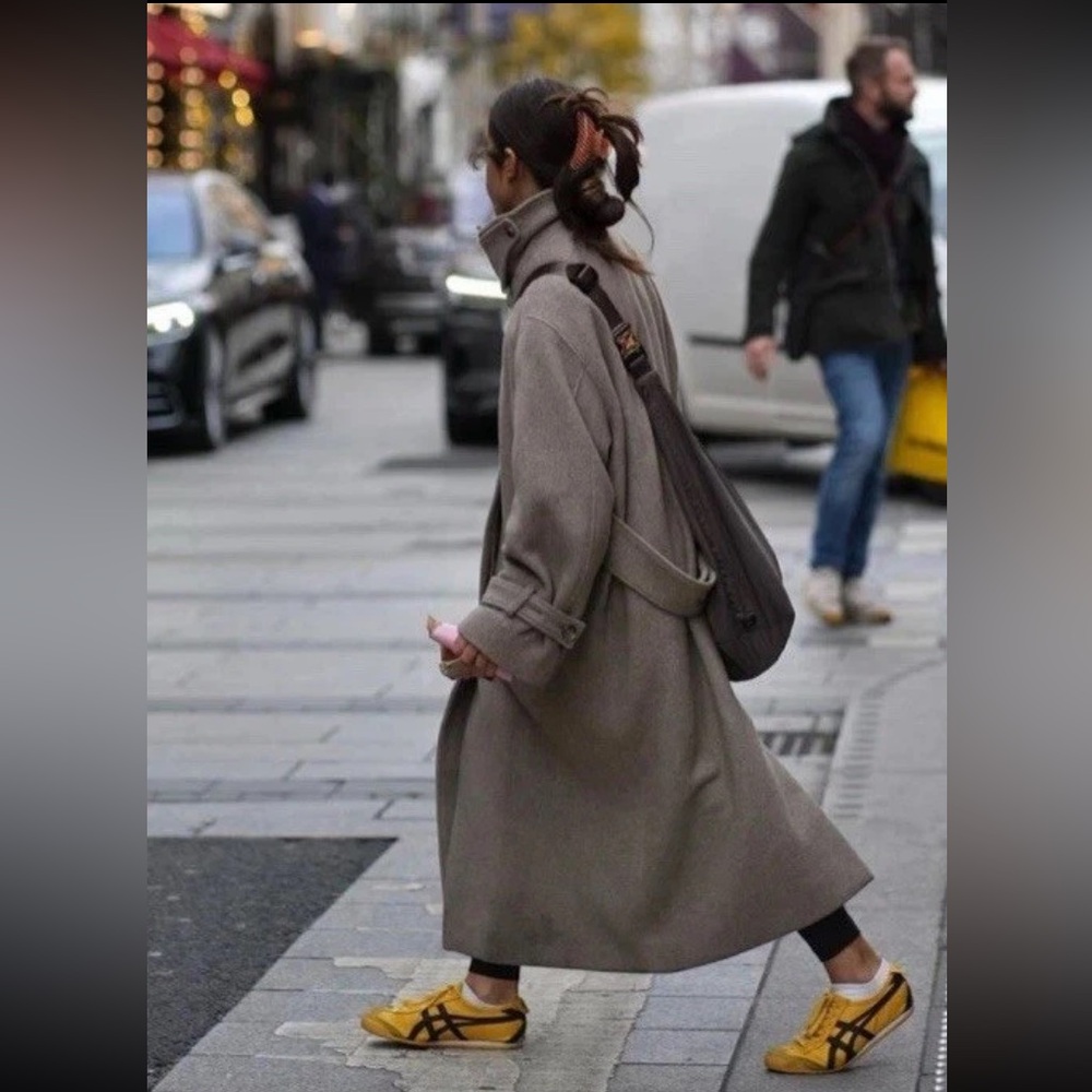 COS rounded Long Wool Coat - Picture 3 of 16